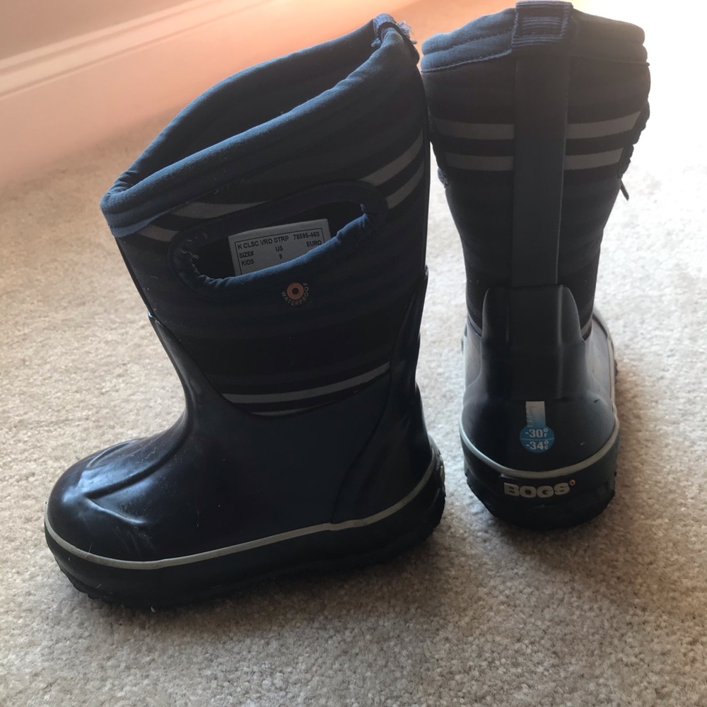 Bogs boy shoes size 9